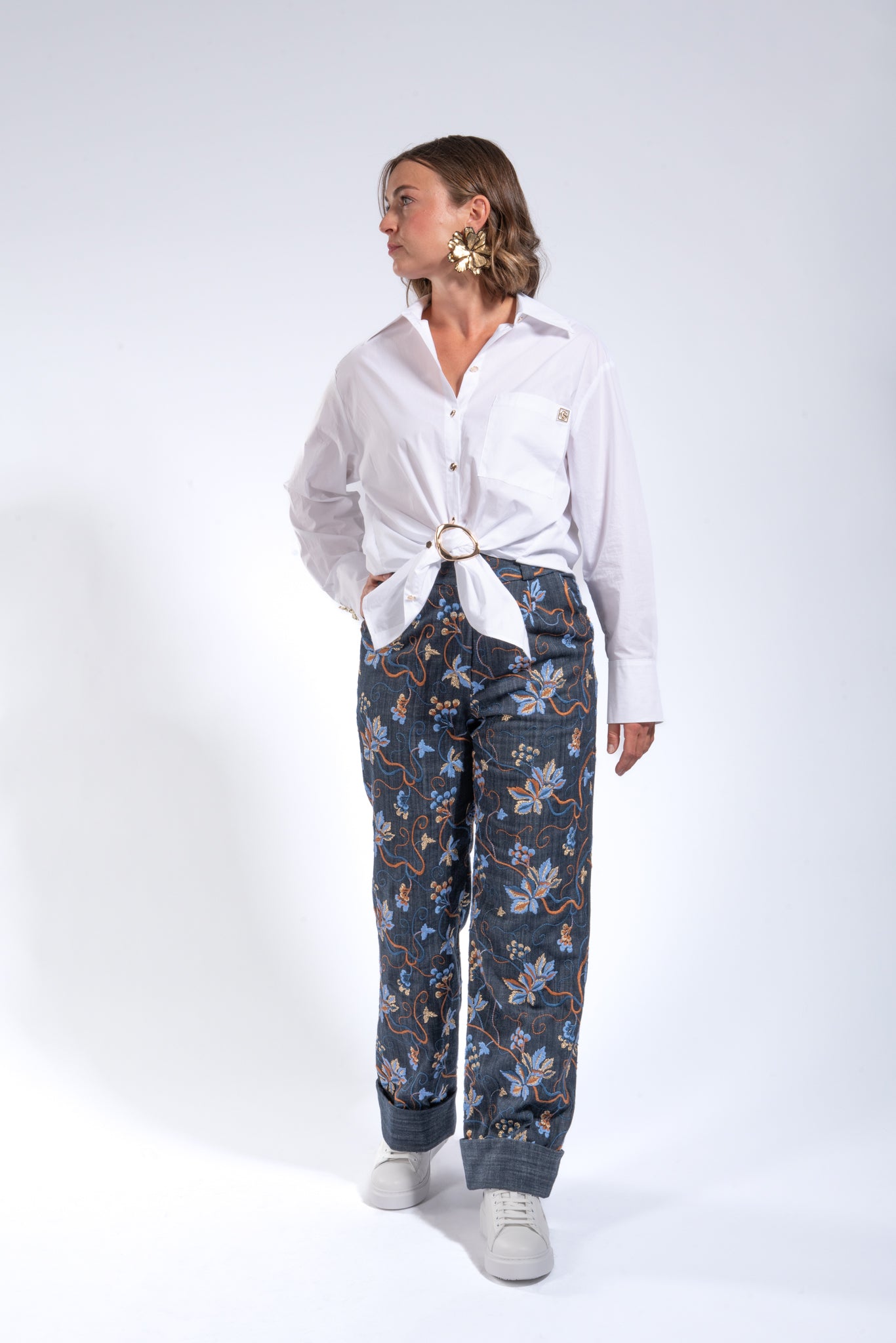 Oversized Hemdbluse aus Popelin - mit Brosche zum Knoten