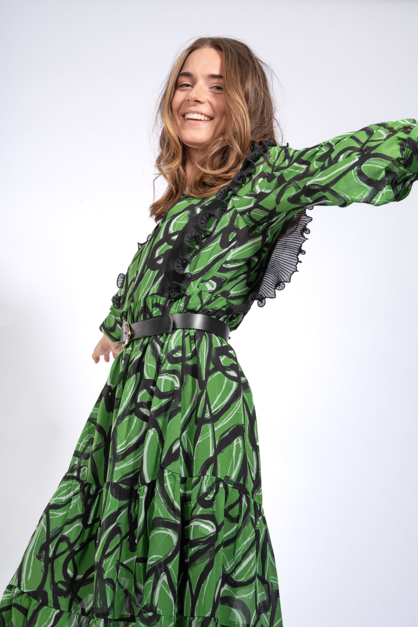 Midikleid aus Chiffon mit Plisseefalten in grafischem Print