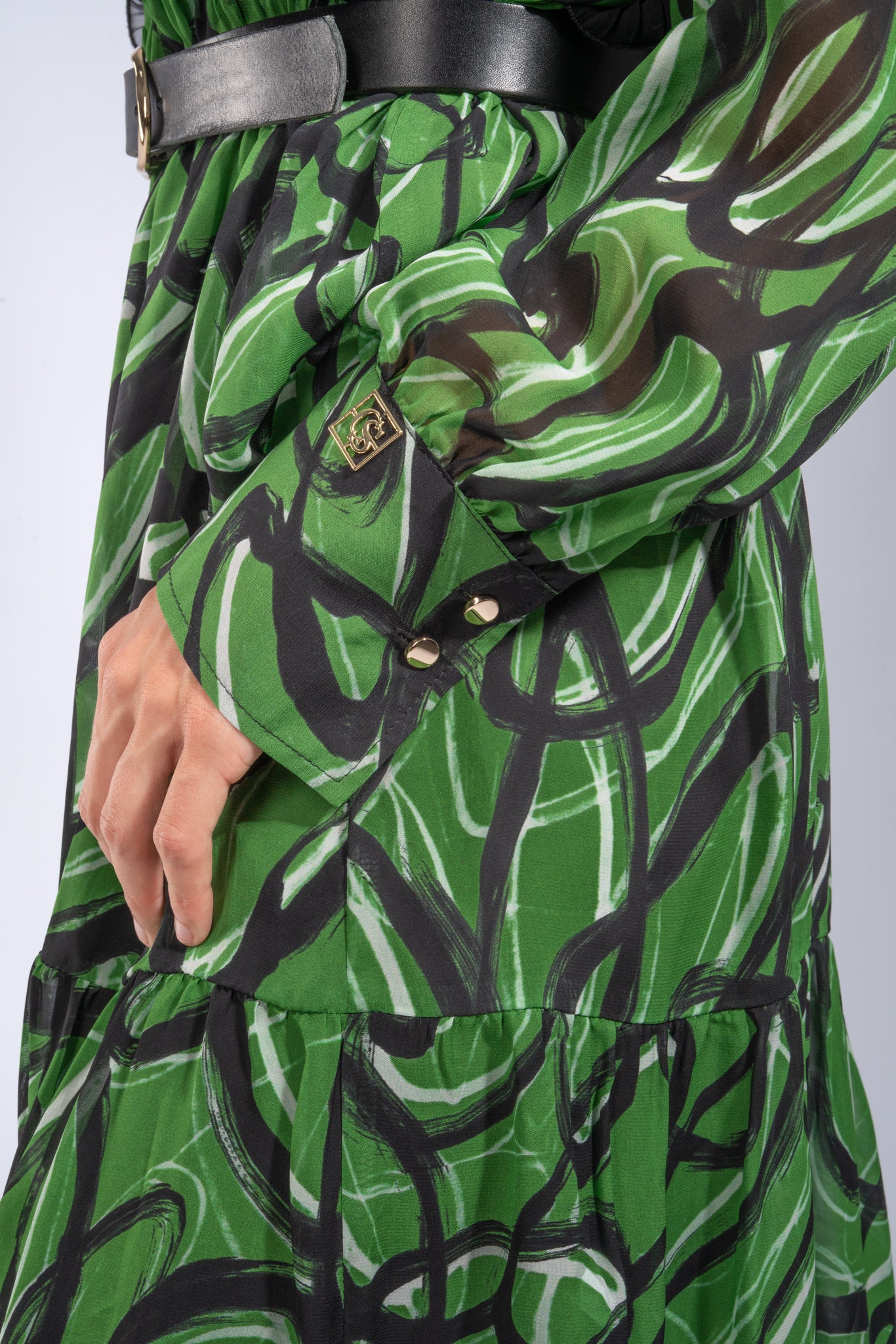 Midikleid aus Chiffon mit Plisseefalten in grafischem Print
