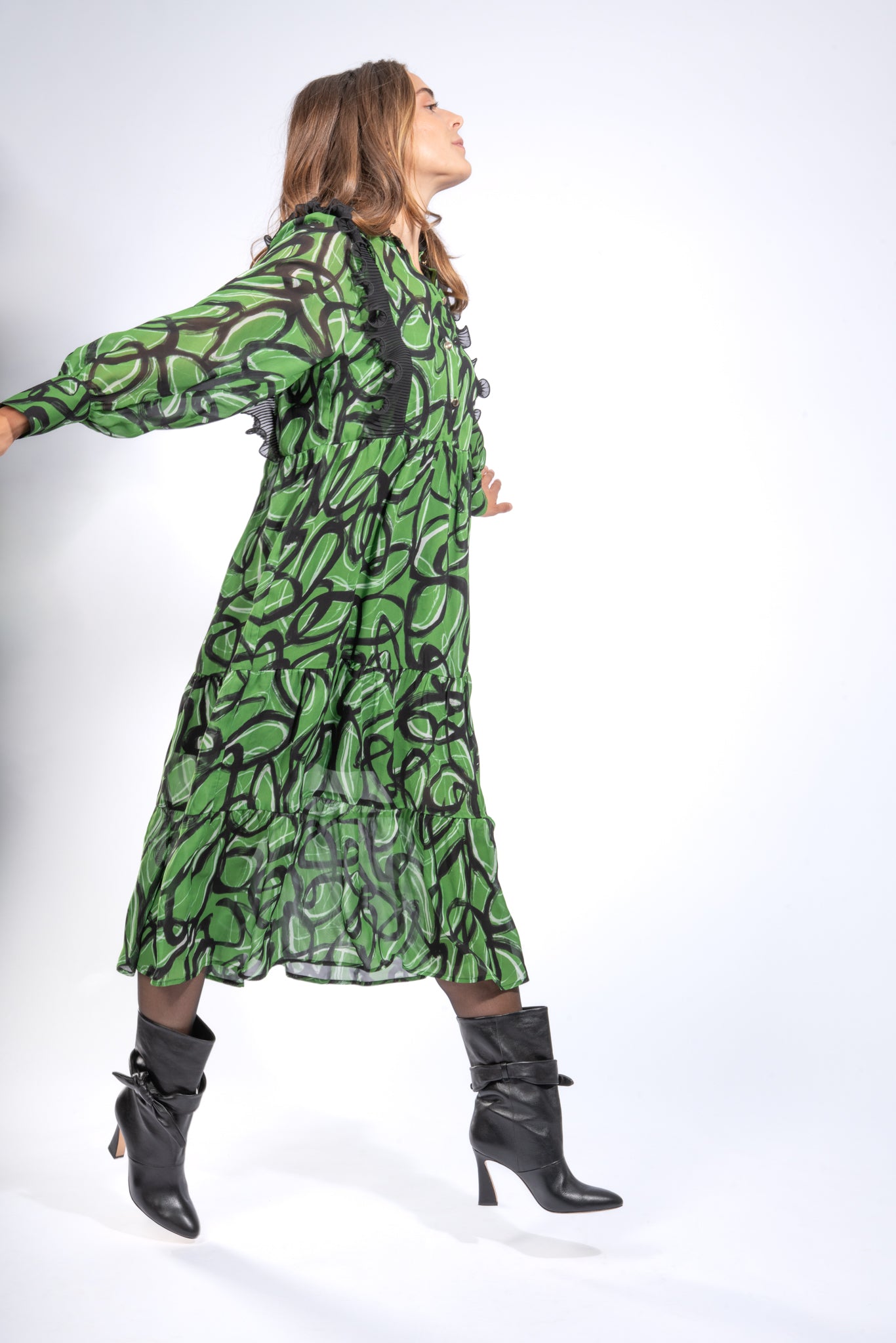 Midikleid aus Chiffon mit Plisseefalten in grafischem Print