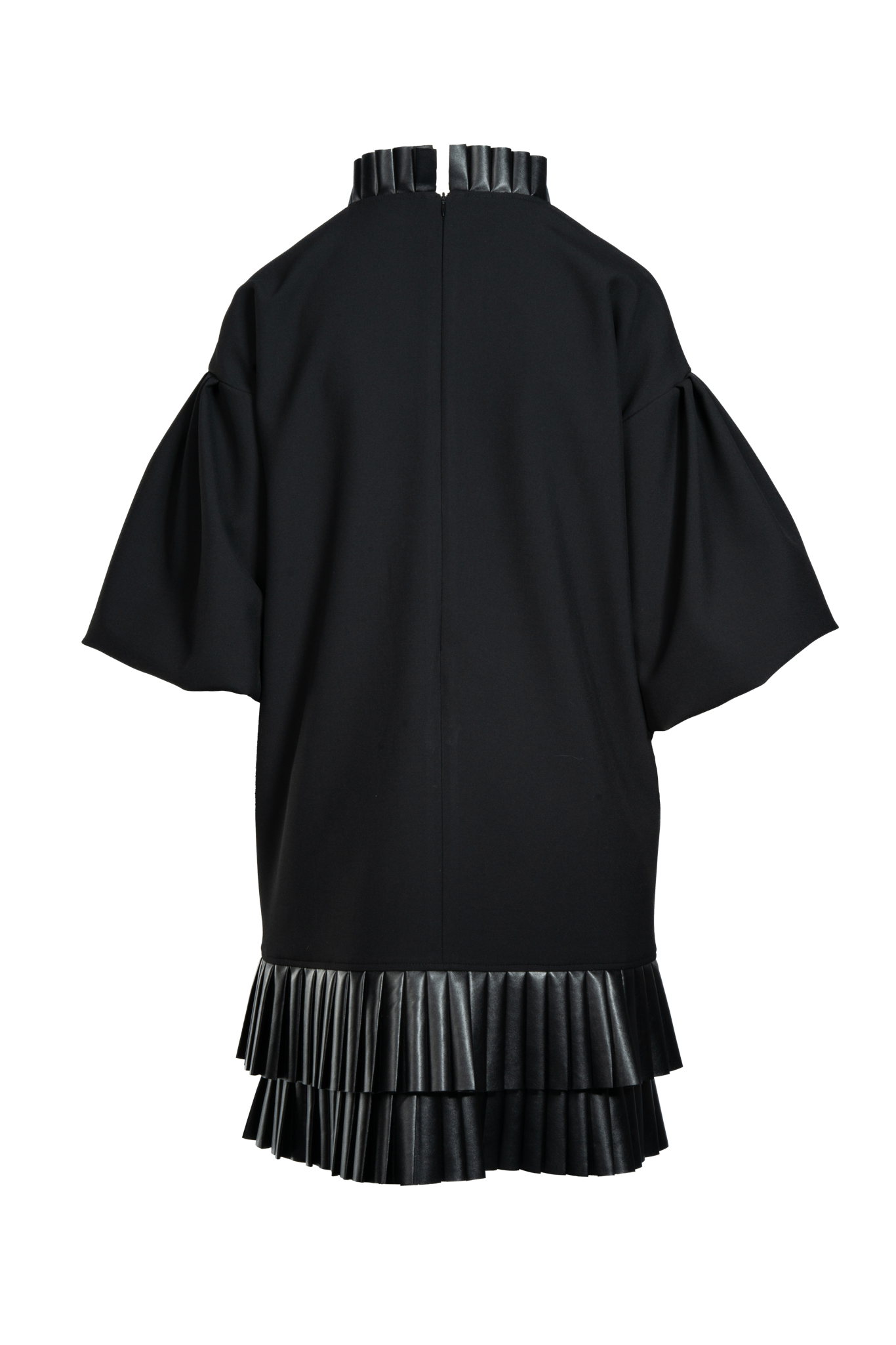 Kurzes Kleid mit veganen Lederfalten