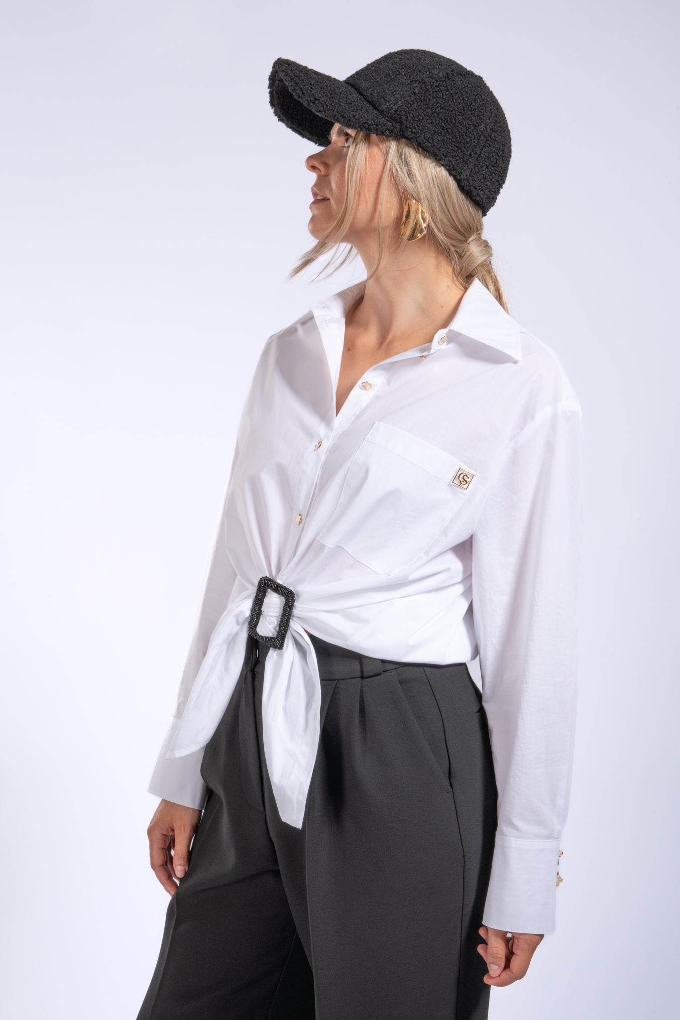 Oversized Hemdbluse aus Popelin - mit Brosche zum Knoten