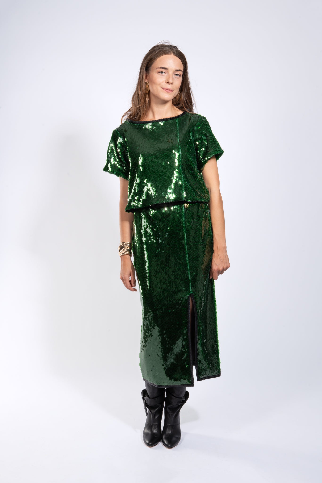 Pailletten Shirt gepatcht mit veganen Lederfalten