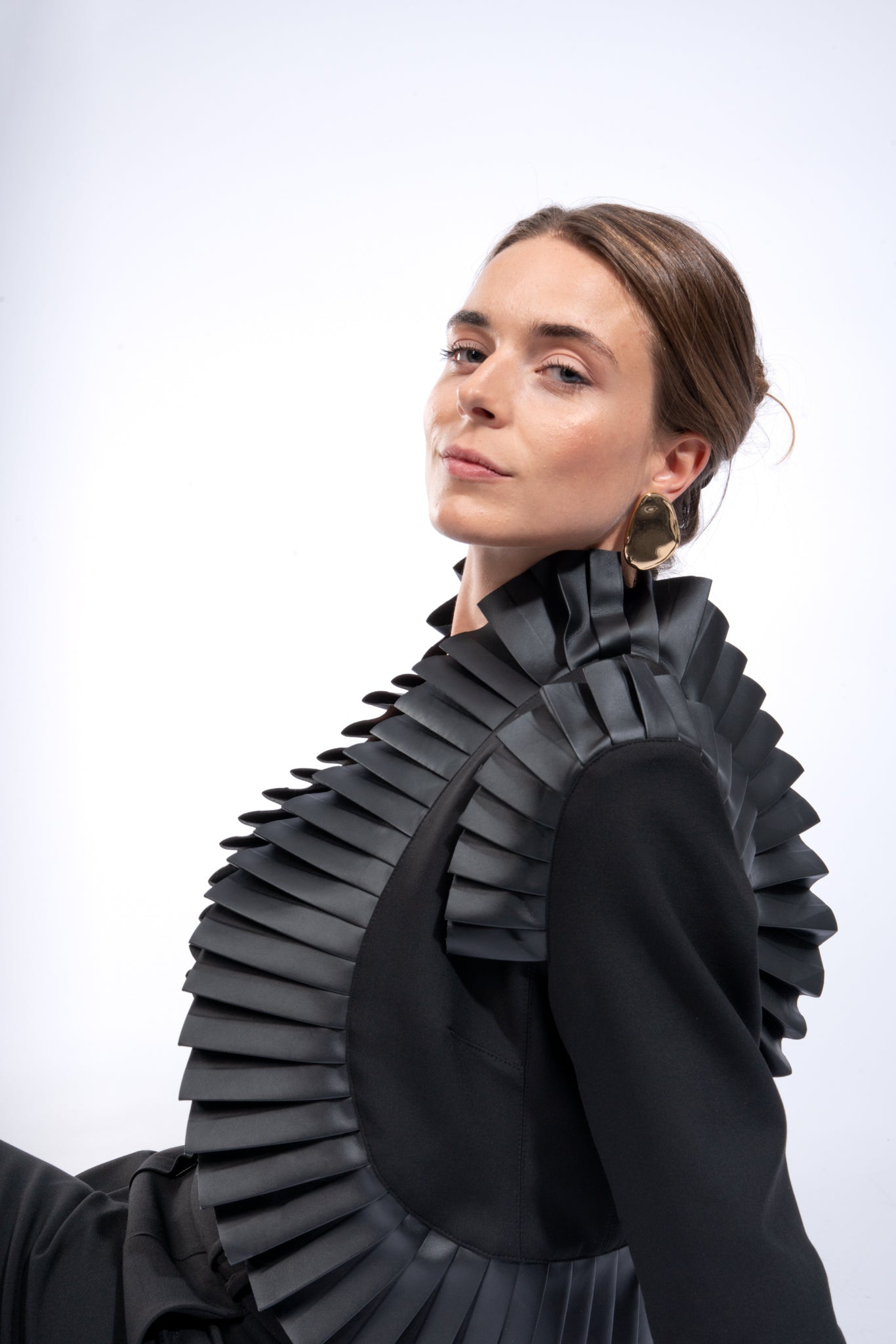 Designer-Anlass-Jacke mit veganen Lederfalten