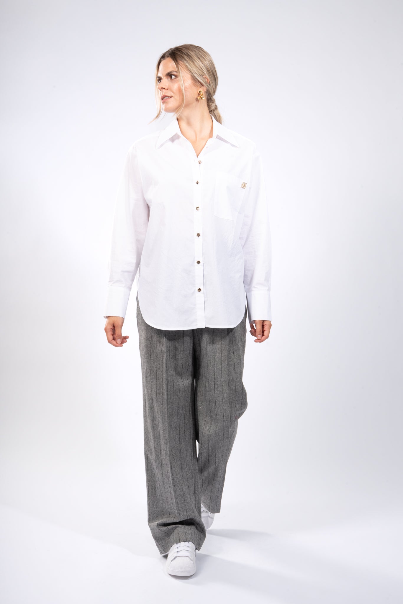Fließende Marlenehose im Nadelstreifen Look mit zartem Lurex