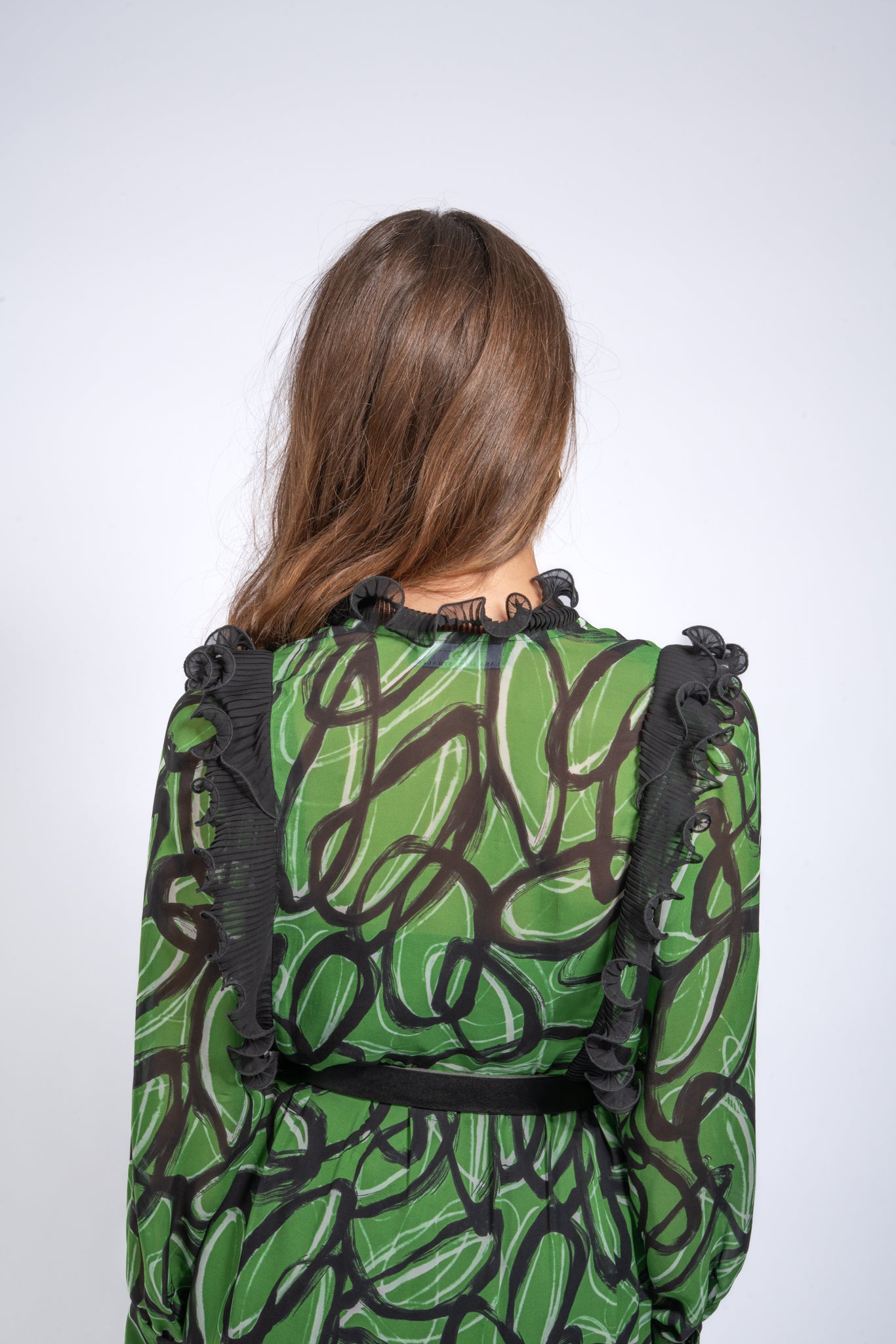 Midikleid aus Chiffon mit Plisseefalten in grafischem Print